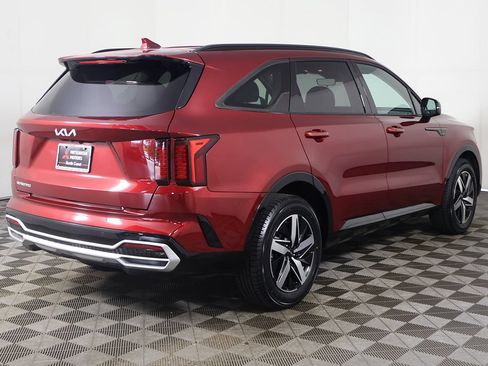 Used 2023 Kia Sorento S FWD image 11