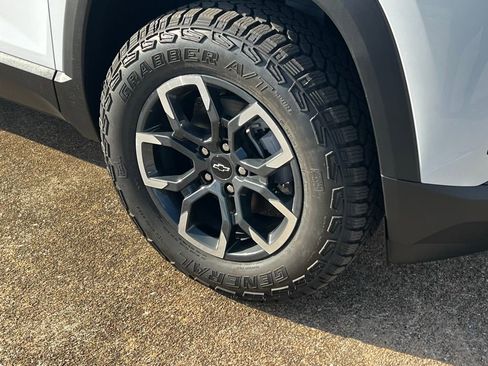 New 2026 Chevrolet Equinox ACTIV w/ Convenience Package III image 9