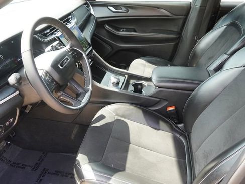 Used 2023 Jeep Grand Cherokee L Laredo AWD/4WD image 19