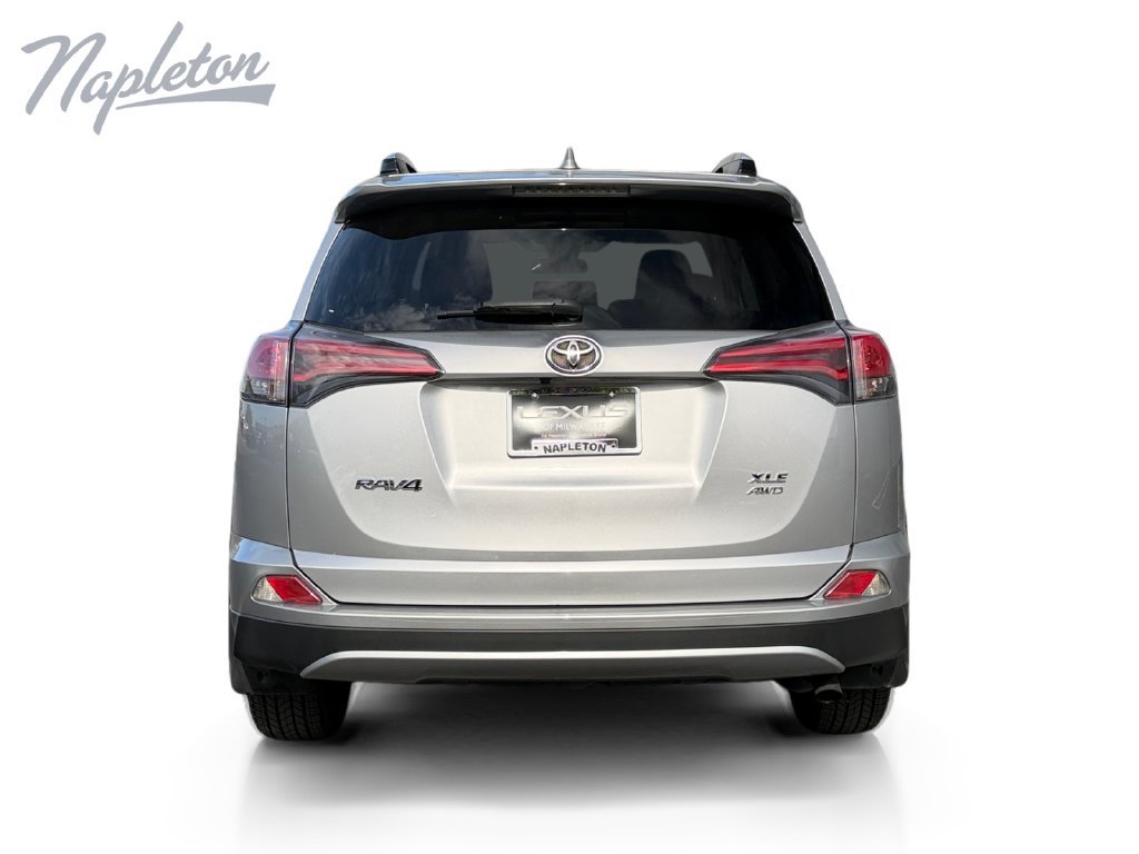 Used 2018 Toyota RAV4 XLE AWD/4WD image 4