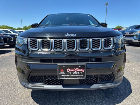 Used 2025 Jeep Compass Sport AWD/4WD image 2