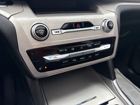 Used 2023 Ford Explorer XLT w/ Equipment Group 202A image 34