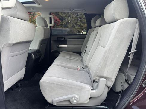 Used 2018 Toyota Sequoia SR5 AWD/4WD image 20