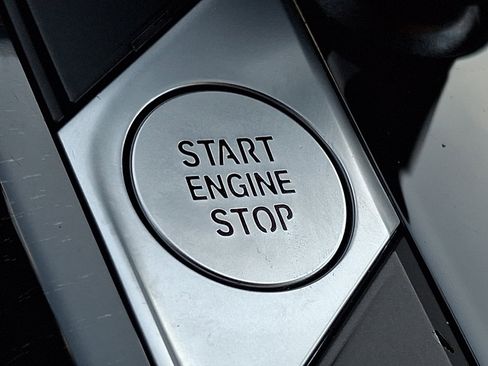 Used 2022 BMW 330i xDrive Sedan w/ M Sport Package image 24