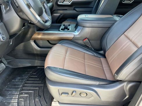 Used 2024 Chevrolet Silverado 3500 High Country w/ High Country Premium Package AWD/4WD image 17