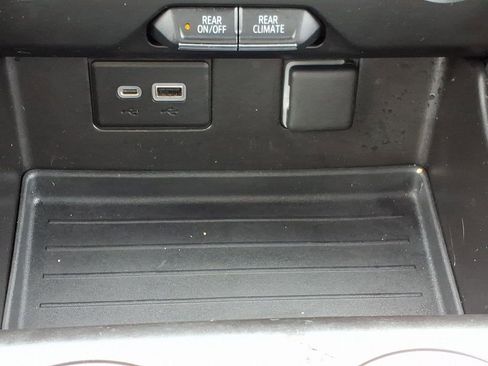 Used 2022 GMC Yukon SLE w/ Gmc Pro Safety Plus Package AWD/4WD image 17