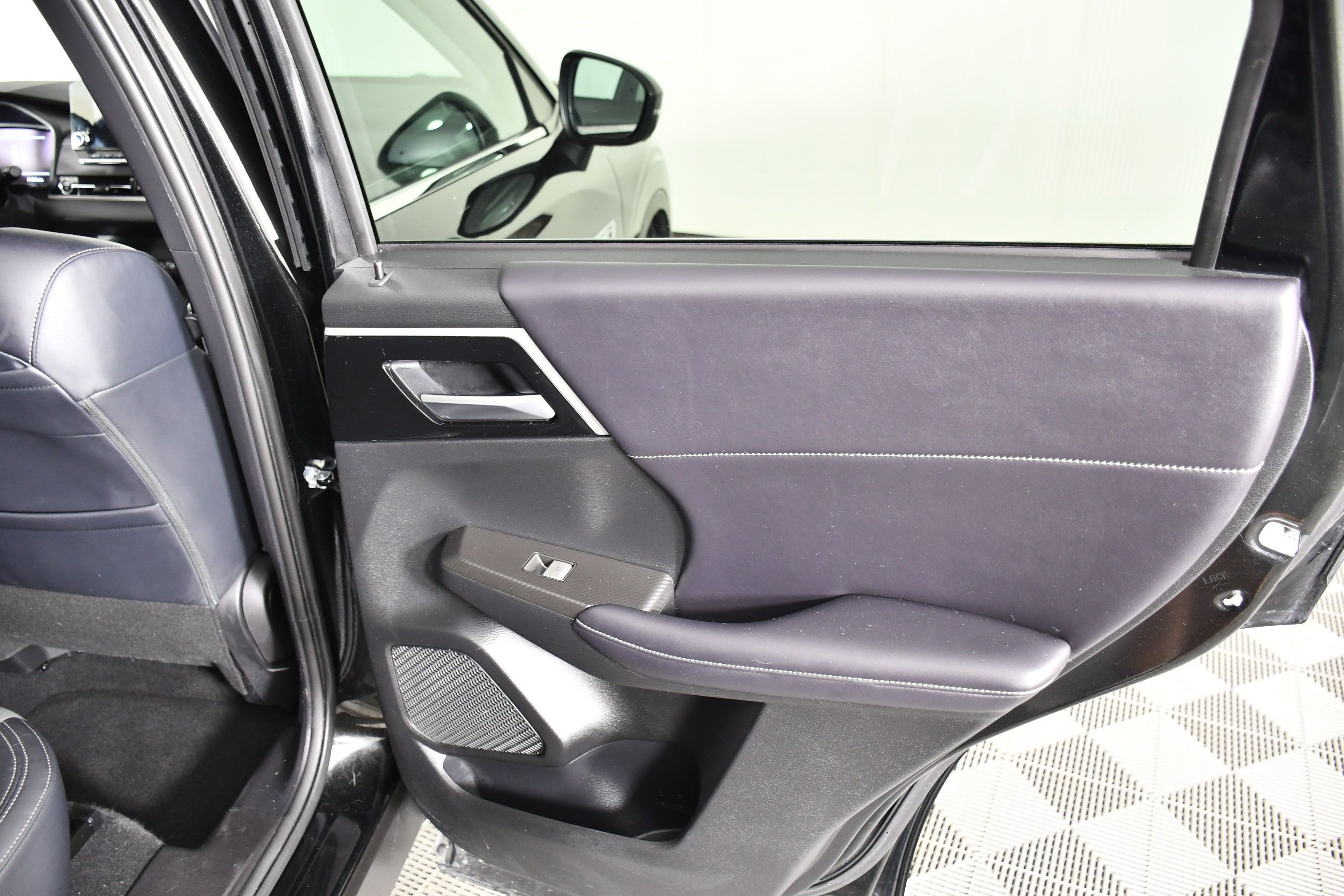 Used 2025 Mitsubishi Outlander SE AWD/4WD image 43