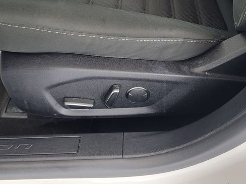 Used 2020 Ford Fusion SE FWD image 15