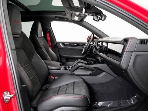 Used 2025 Porsche Cayenne GTS image 23