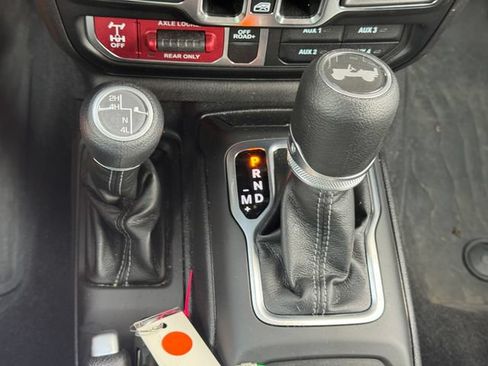 Used 2025 Jeep Wrangler Unlimited Sport AWD/4WD image 38