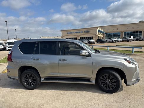 Used 2022 Lexus GX 460 Premium w/ Accessory Package image 17