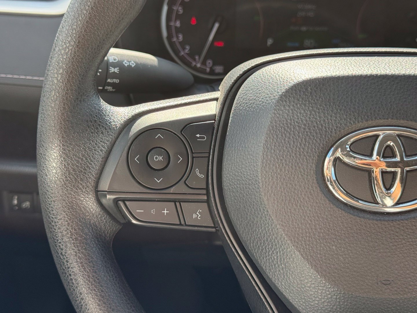 Used 2025 Toyota RAV4 XLE FWD image 15