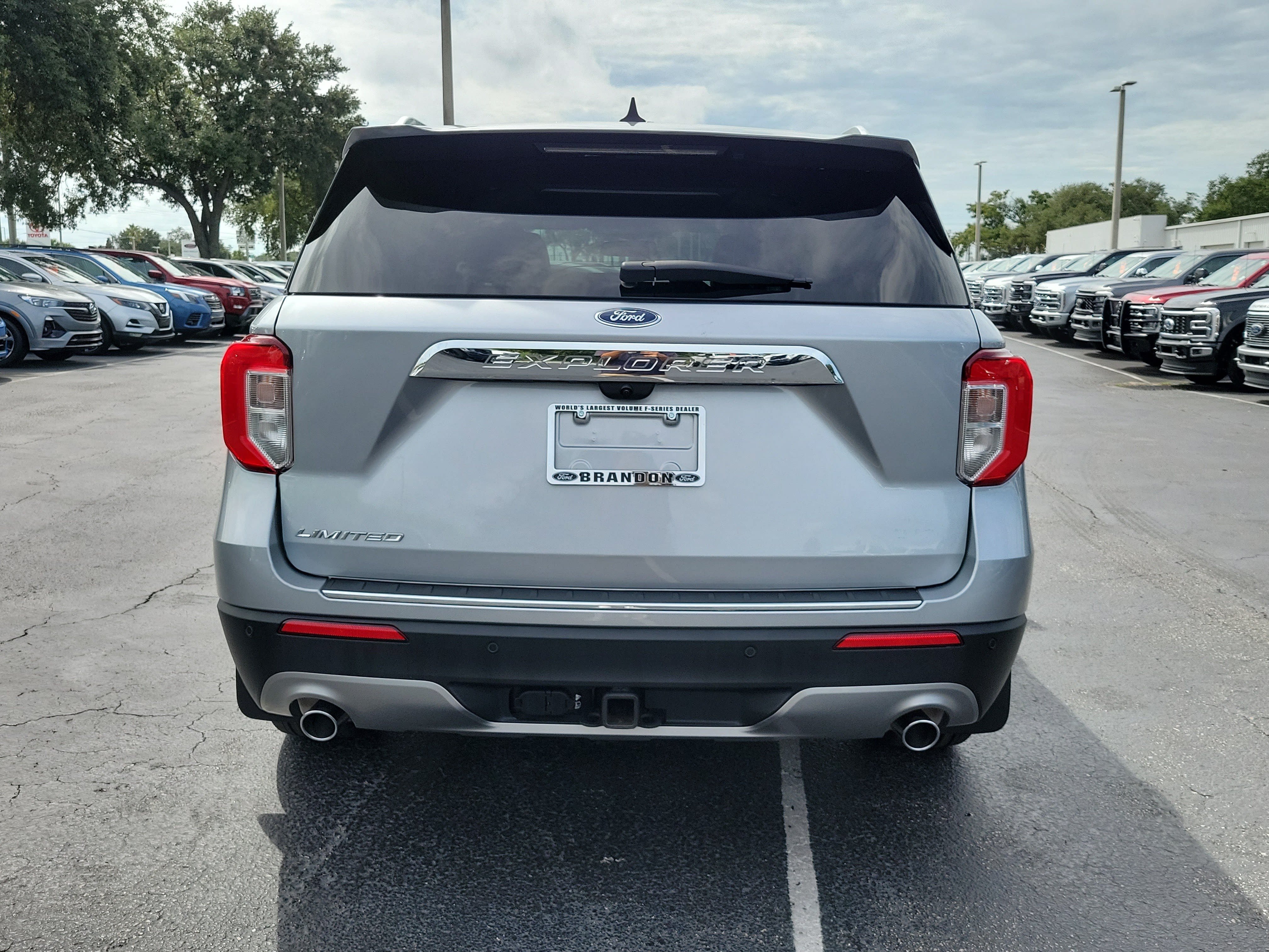 Used 2023 Ford Explorer Limited w/ Equipment Group 301A RWD image 8