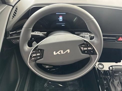 Certified 2025 Kia Niro EX FWD image 25