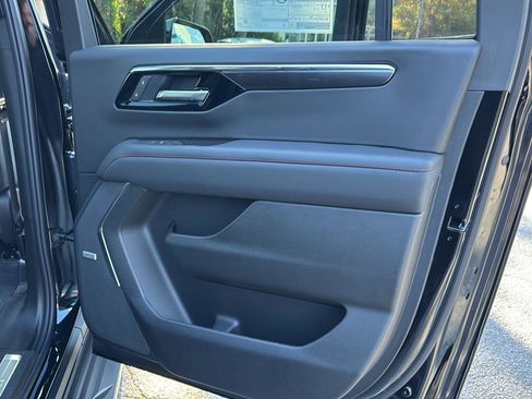 New 2026 Chevrolet Suburban RST image 13