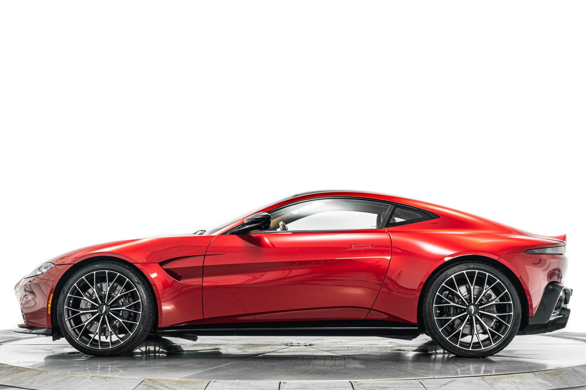 Used 2023 Aston Martin V8 Vantage Coupe RWD image 6