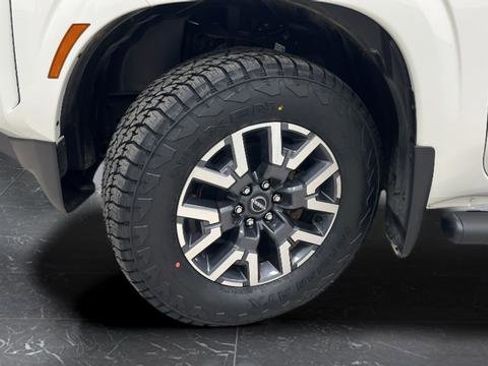 Used 2022 Nissan Frontier SV AWD/4WD image 34