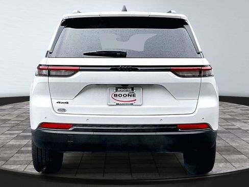 New 2025 Jeep Grand Cherokee Altitude image 5