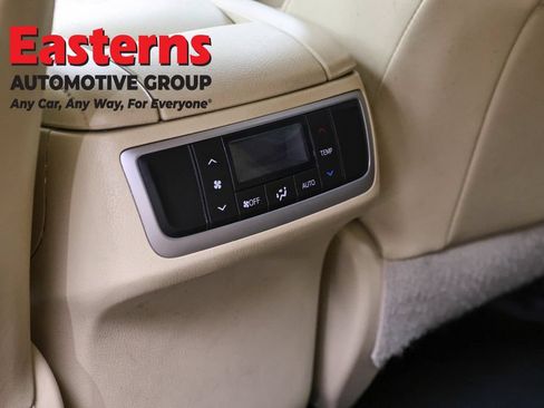 Used 2018 Toyota Highlander Plus AWD/4WD image 21