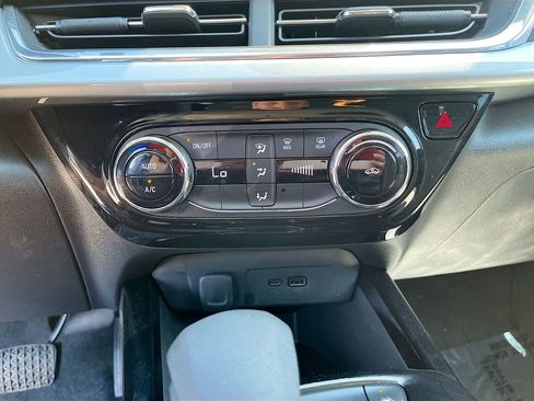 Used 2025 Chevrolet Trax LT FWD image 15