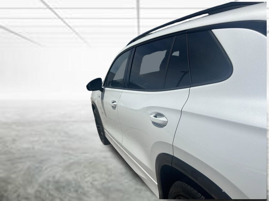 New 2026 Volkswagen Tiguan SE R-Line FWD image 30