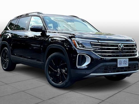 New 2026 Volkswagen Atlas SE image 2