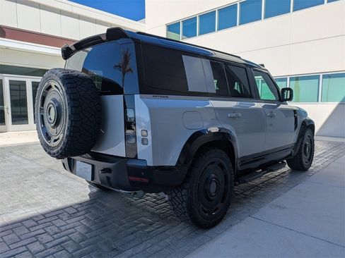 New 2026 Land Rover Defender 110 X-Dynamic SE image 4