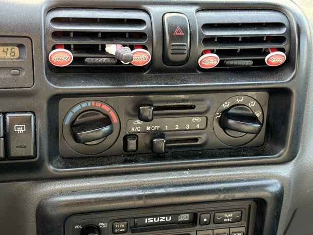 Used 2001 Isuzu Rodeo S RWD image 17
