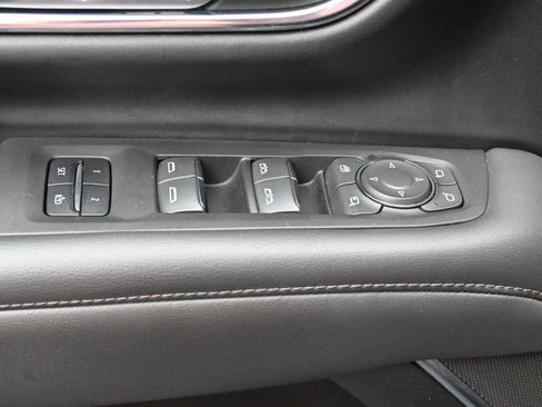 Used 2022 Chevrolet Suburban High Country image 14