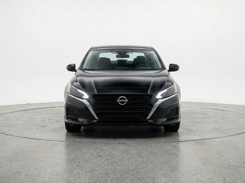 Used 2025 Nissan Altima 2.5 SV image 2