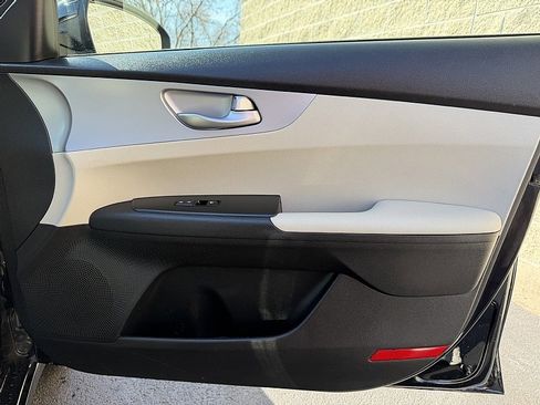 Used 2023 Kia Forte LXS w/ LXS Technology Package image 22