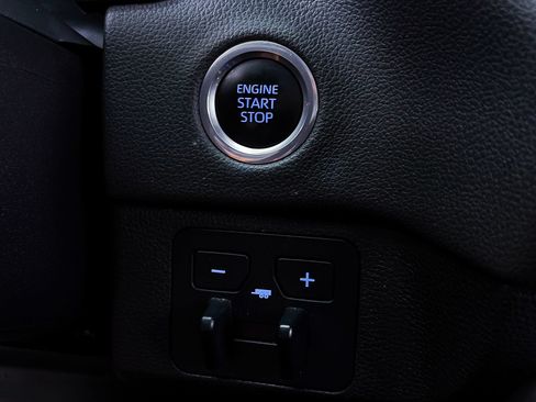 Used 2024 Toyota Tundra Limited AWD/4WD image 31