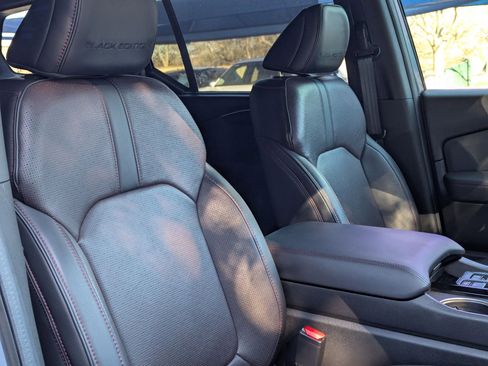 Used 2025 Honda Pilot Black Edition image 31