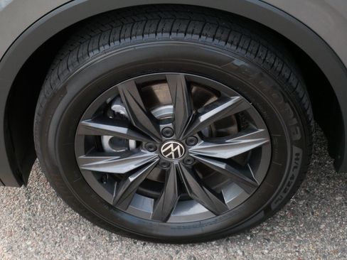 Certified 2024 Volkswagen Tiguan SE AWD/4WD image 15