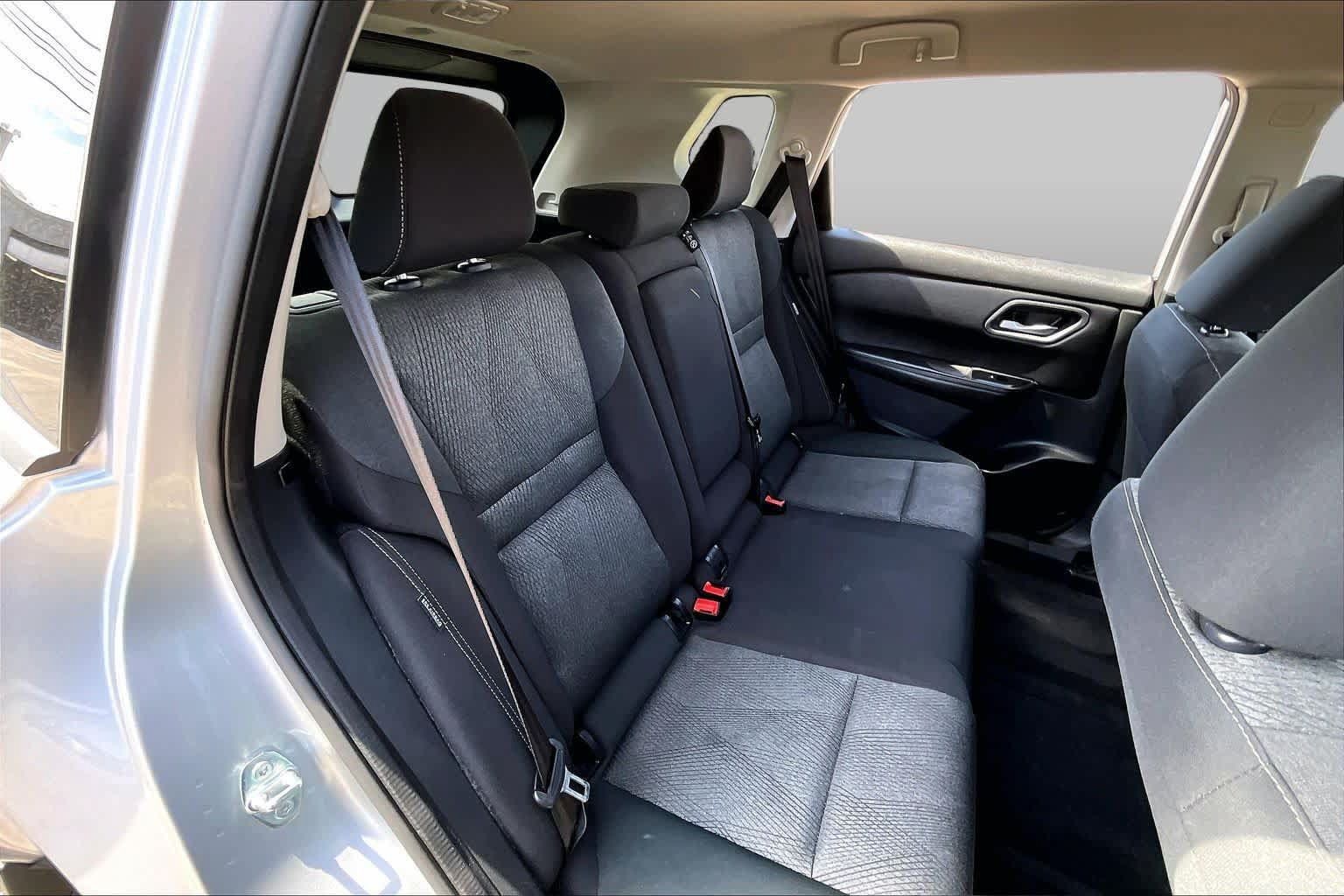 Used 2025 Nissan Rogue SV AWD/4WD image 19