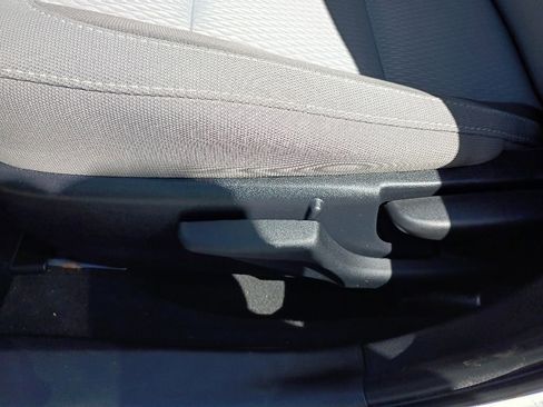 Used 2018 Toyota Corolla LE FWD image 11