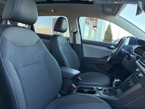 Used 2022 Volkswagen Taos SE w/ Panoramic Sunroof Package image 28