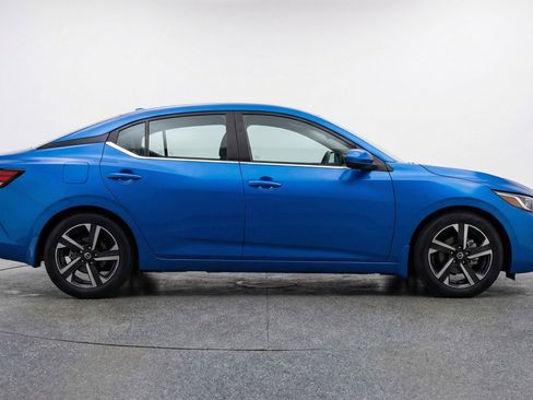 Used 2025 Nissan Sentra SV image 11