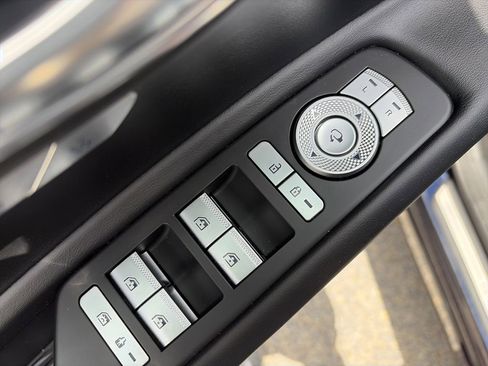 Used 2024 Genesis GV80 2.5T AWD/4WD image 21