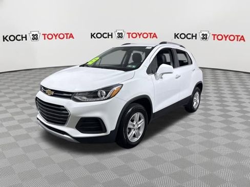Used 2020 Chevrolet Trax LT w/ LT Convenience Package image 3