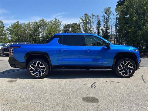 Certified 2025 Chevrolet Silverado EV RST AWD/4WD image 38