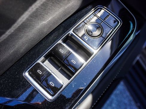 Used 2025 Cadillac Escalade V AWD/4WD image 28
