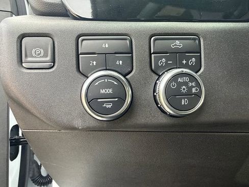 Used 2024 GMC Sierra 2500 SLE w/ SLE Convenience Package image 25