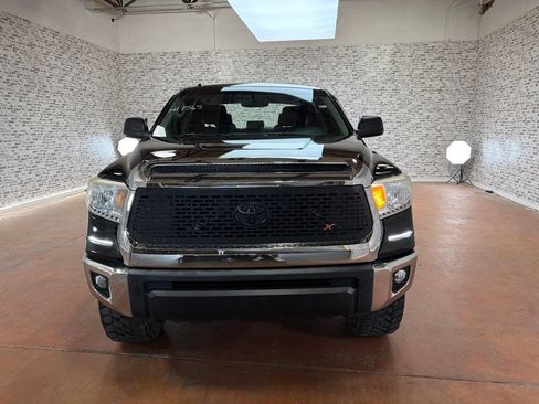 Used 2017 Toyota Tundra SR5 w/ SR5 Upgrade Package AWD/4WD image 2
