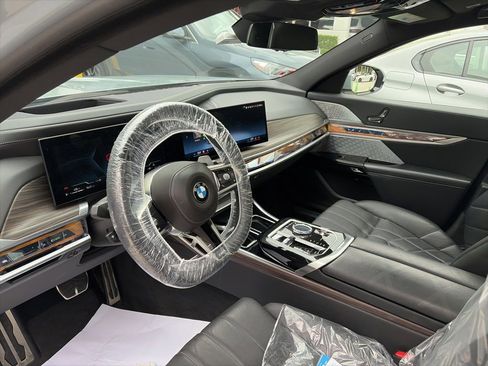 Used 2024 BMW 760i xDrive w/ Executive Package AWD/4WD image 3