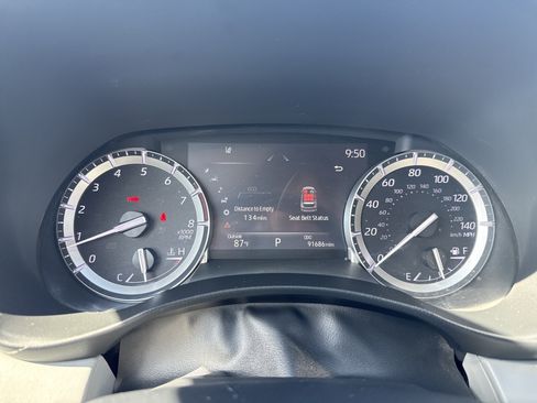 Used 2022 Toyota Highlander XLE AWD/4WD image 18