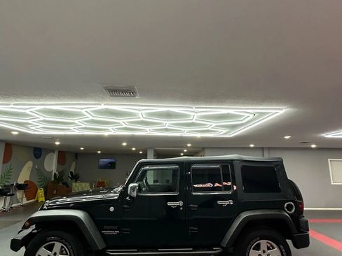 Used 2010 Jeep Wrangler Unlimited Sport image 3