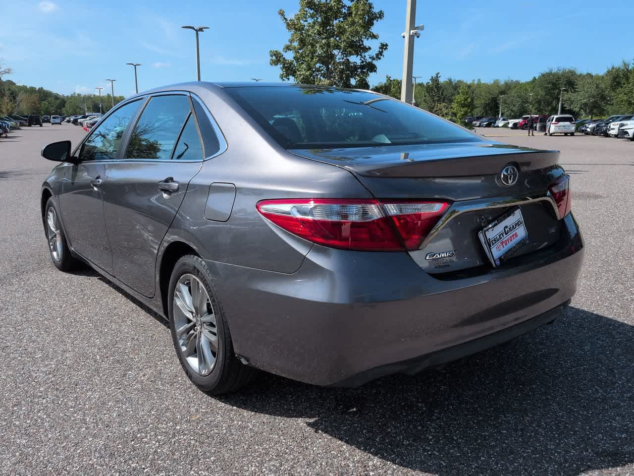 Used 2017 Toyota Camry SE FWD image 4