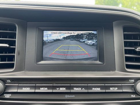 Used 2019 Hyundai Elantra SE w/ Cargo Package FWD image 17