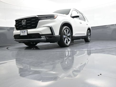 Certified 2025 Honda Pilot Elite image 29